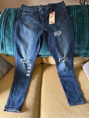 NWT Women’s Levi’s 720 Distressed Super Skinny High Rise Jeans - Medium Blue